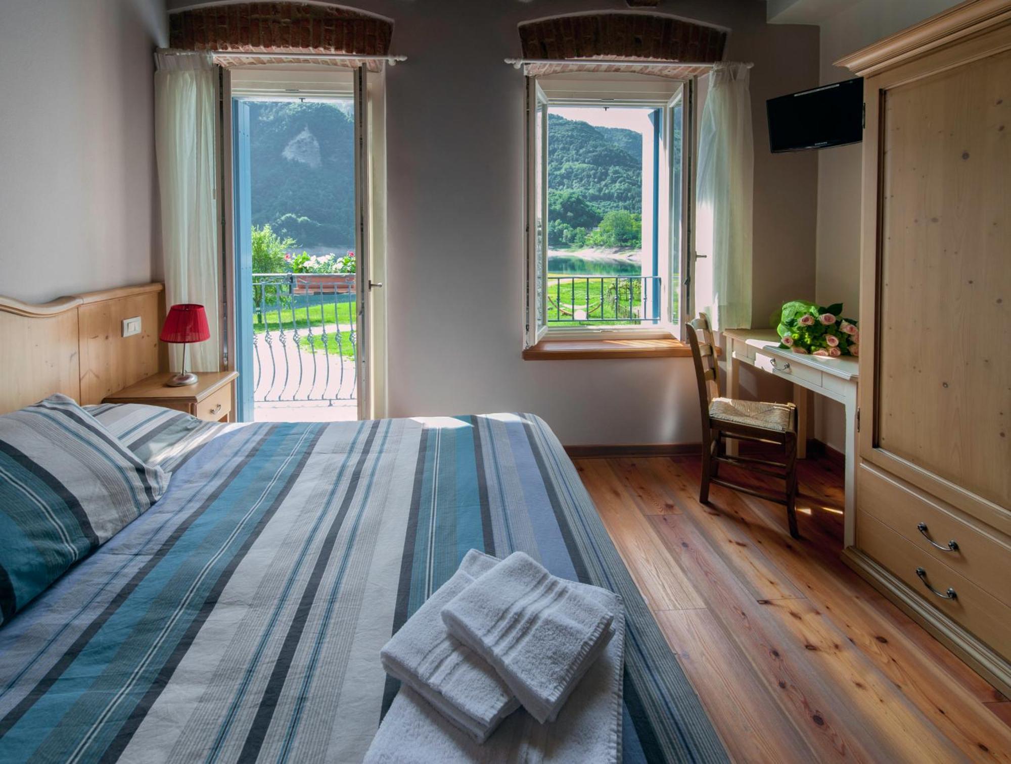 Albergo Parigi Arsie Bagian luar foto