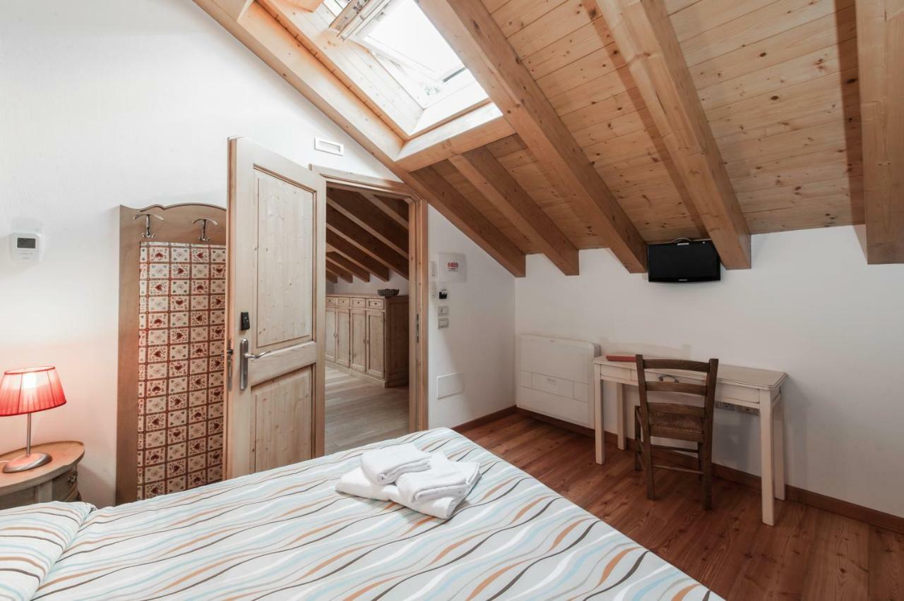 Albergo Parigi Arsie Bagian luar foto